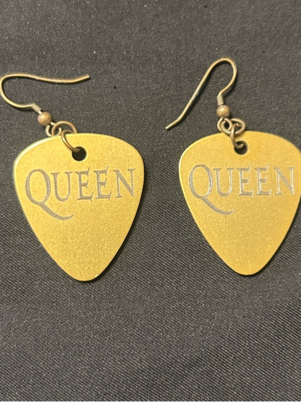 Que Gold Guitar Pick Dangle Earrings
